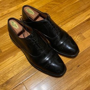 Allen Edmonds Black Oxford. 9D. Quarter Brogue. Byron